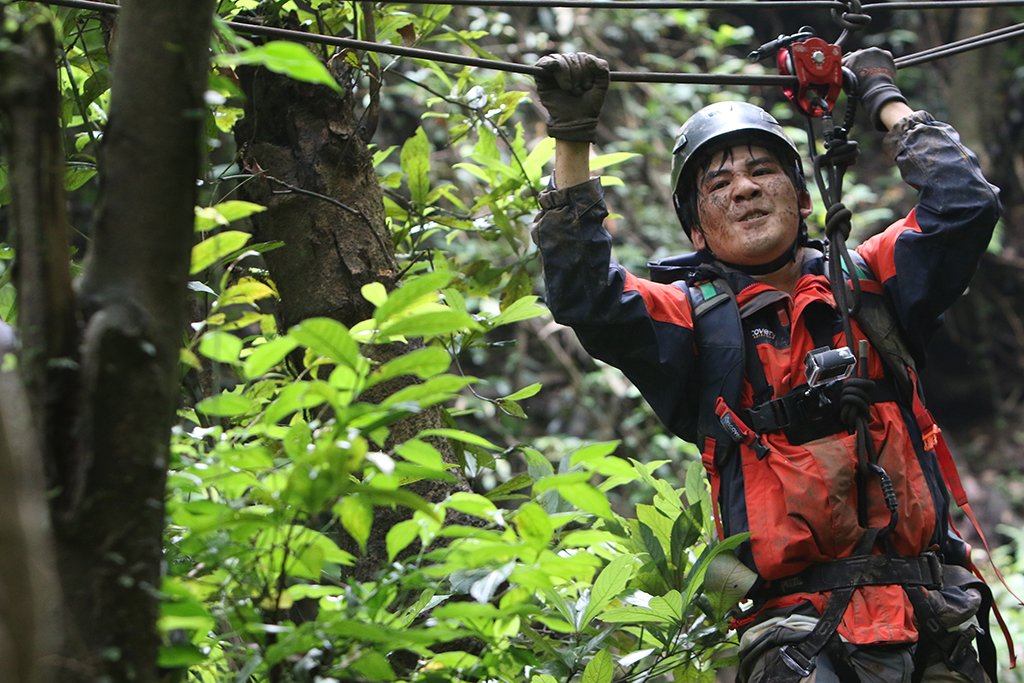 SBSVICELAND's tweet image. @BearGrylls and 12 Chinese celebrities try to survive in the Chinese jungle.
#SurvivorGames 5.50pm