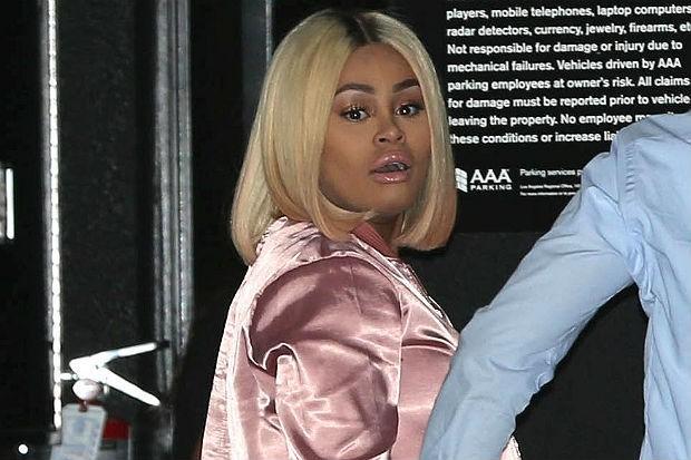 CELEBUZZ's tweet photo. #ImportantThingsOnly! Blac Chyna is peeved Tyga and Kylie Jenner stole her idea for King Cairo's b-day bash theme: https://t.co/cBQ3E2rMtv https://t.co/CnVCWq3jZ4
