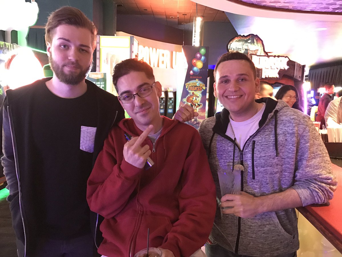 AbstractSweater's tweet image. Also holy shit this happened, @MikeNineX @Trick2g and @FaZeJev finally met 😄