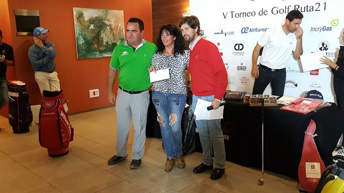 hotelislacanela's tweet image. @chikytrillo ganadora premio @islacanela en torneo #Ruta21 #golf @movistar_golf @VarelaRUTA21  Un placer!!