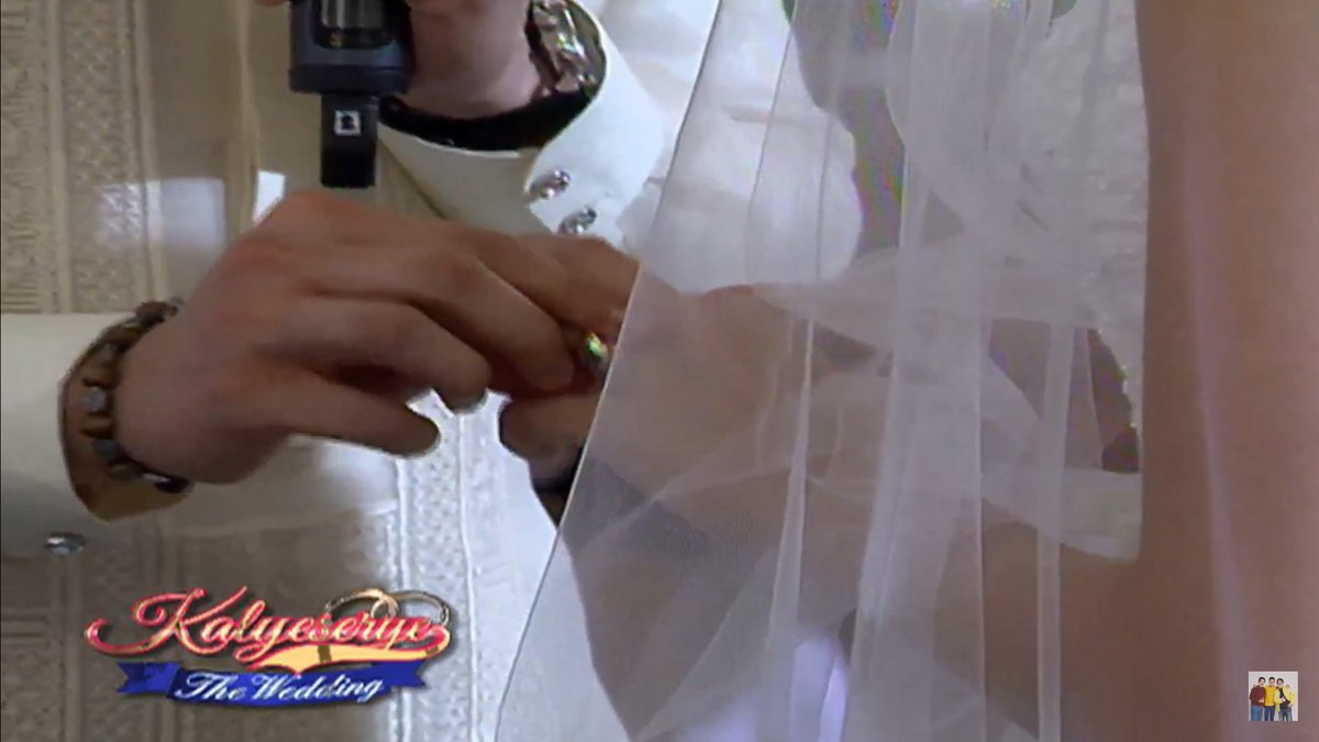 ALDENaticsNYNJ's tweet photo. The ring!!! The promise made to each other. Awww! @aldenrichards02 @mainedcm @EatBulaga @gmapinoytv #ALDUBWedding https://t.co/NagGlnUqcn