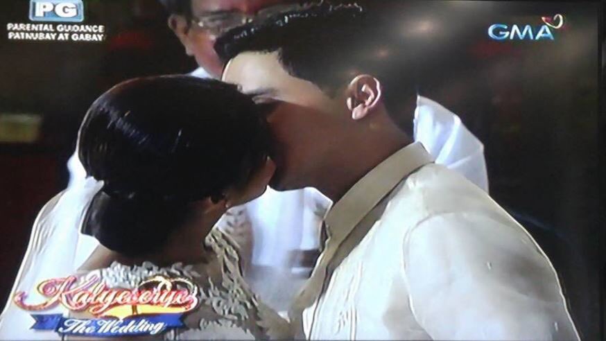 RealTalkBes's tweet photo. That kiss tho.😍😍😍💓💕 #ALDUBWedding https://t.co/shww6kgdvQ