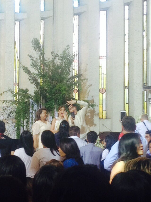 alwaysjieunie's tweet photo. LUH UKINGINAM HAHAHAHAHAHAHAHHAHAHAHA PONYETAAAAAA

#ALDUBWedding https://t.co/TAJWMP4LDS