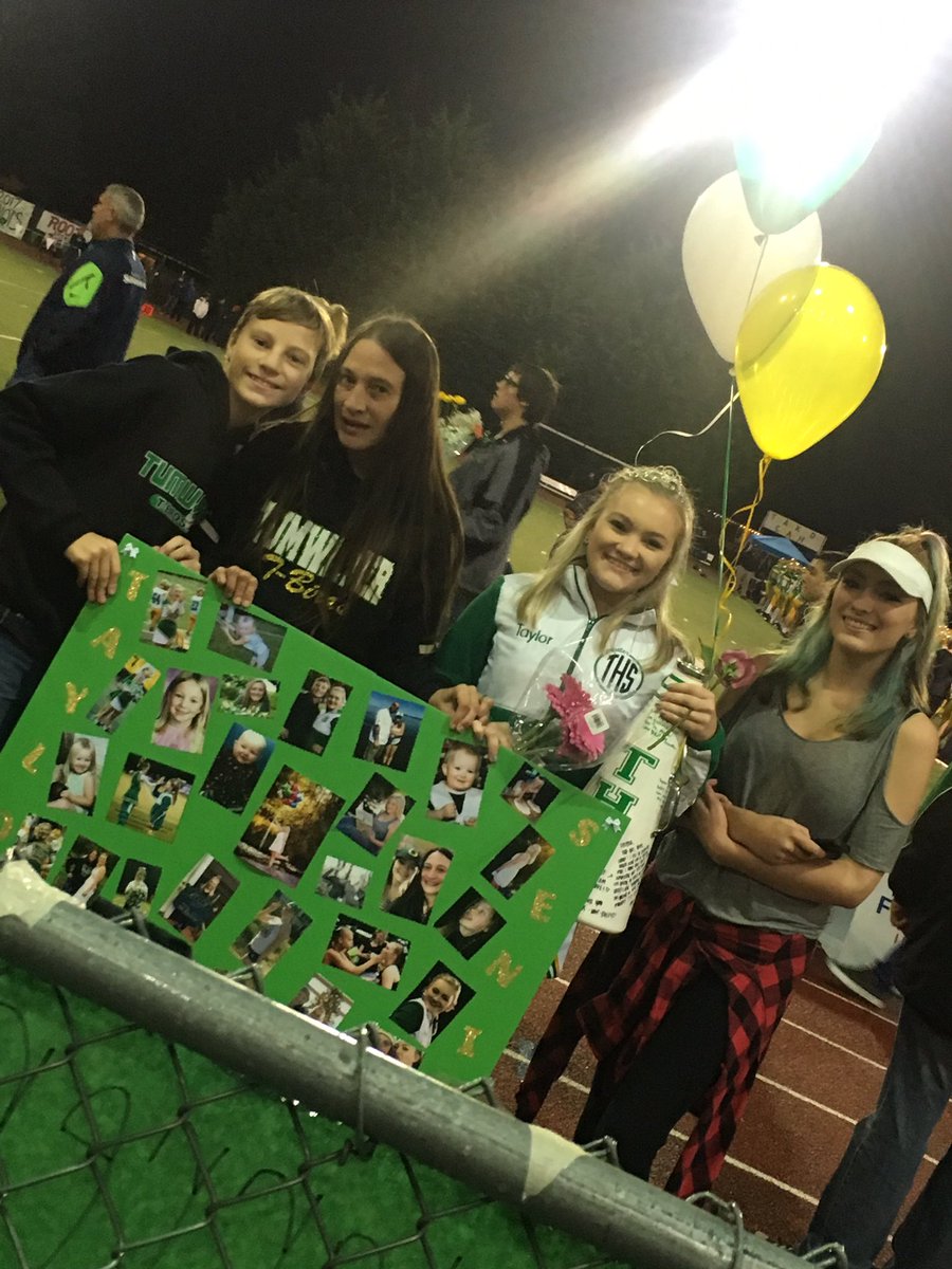 RhettsJenn's tweet photo. Senior night💚🎀🏈💛THS31BHHS6
18thPioneerBowl#onelastsong Taylor we are so proud of you https://t.co/Ez44dm1he7