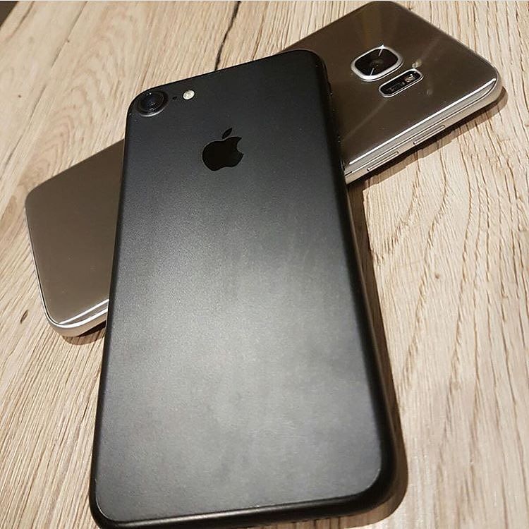 enigma__paradox's tweet image. hi Maclovers 7 or s7 ? tulis di kolom comment yah guys #macstuff ift.tt/2esEBO4