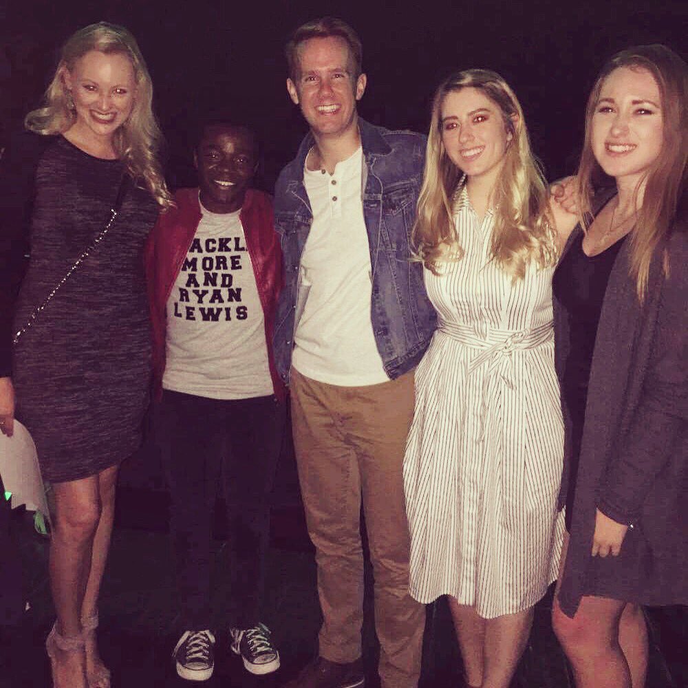 ReneeWylder's tweet photo. Happy to see the Gilmore Guys in their final live show! ☂️ #starsholla #gilmoregirls #teamLogan #gilliesforcheesecake🍰@GilmoreGuysShow https://t.co/BYXoApC2Re