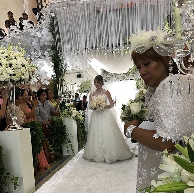 MAINEnatics_OFC's tweet photo. Here comes the bride.. 💕 

@mainedcm | © allan_klownz on IG [3] 

#ALDUBWedding https://t.co/GWZZx6JCHL