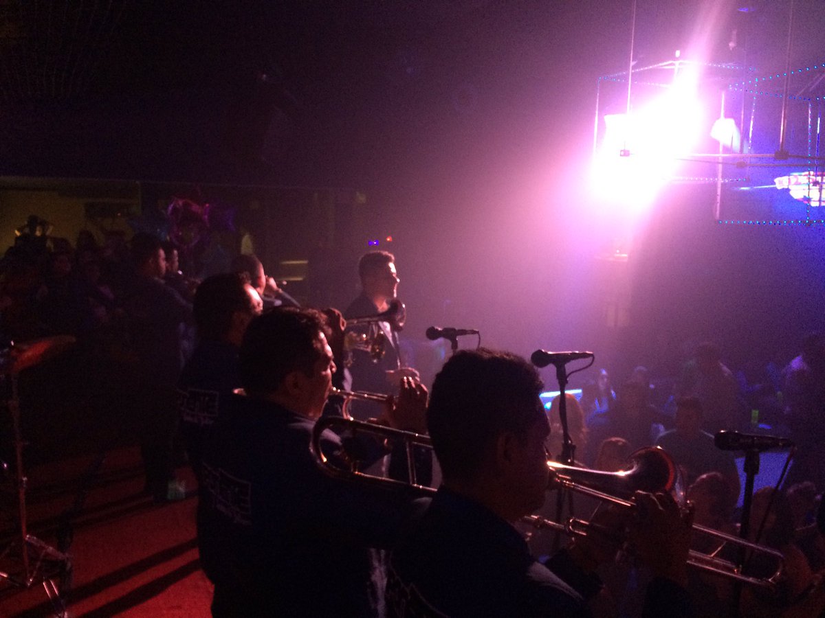 luisvalenciamx's tweet photo. @imponentevj cantando #Yalose de @pepegarza en @la_bandida https://t.co/9J9nILLVcs