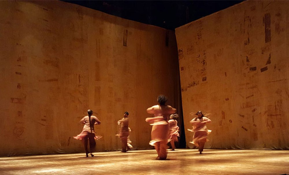 DanceTabs's tweet photo. ICYMI... REVIEW: @AditiMangaldas's #inter_rupted @BarbicanCentre @DanceUmbrellaUK. @GWDanceWriter ★★★✰✰ https://t.co/vhwycaRsAX
Pic ©NSingh https://t.co/Ug60WIk3sk