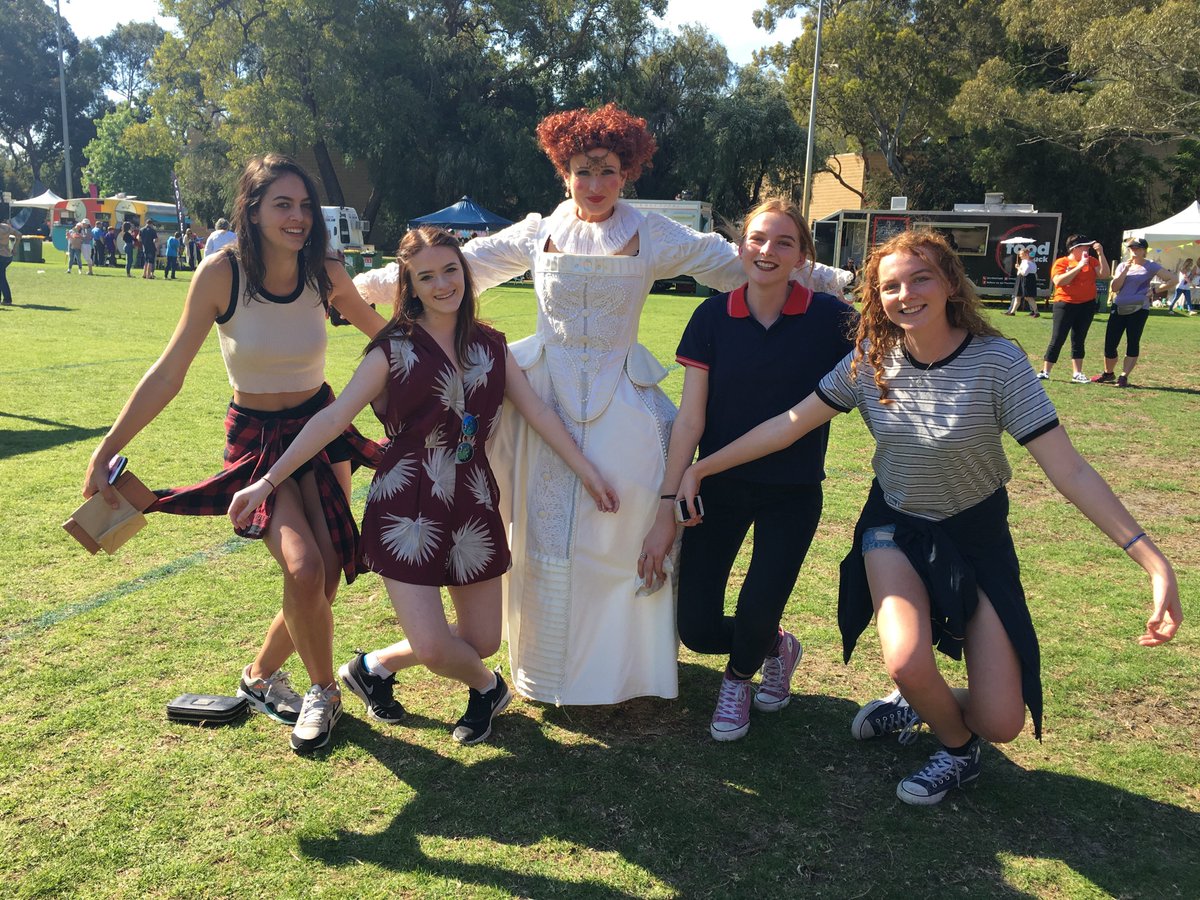 S400Perth's tweet image. Her majesty with her special guests #S400Perth