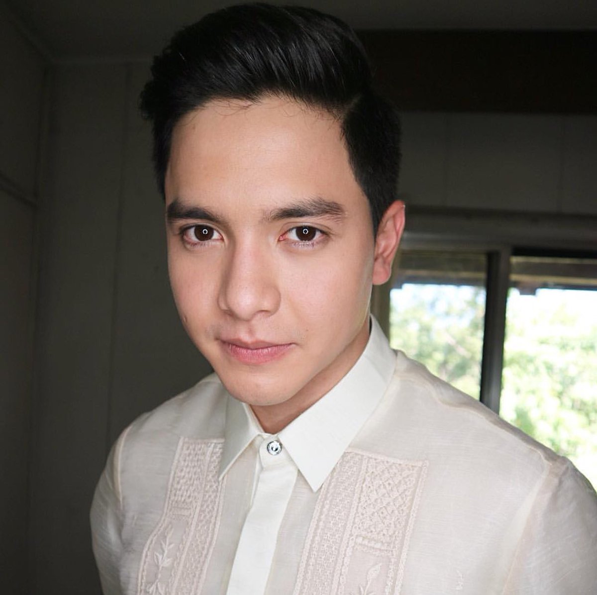 aldub_uae's tweet photo. Every woman deserves to have a man who is proudly willing to say "yeah she's the one and she is mine" #ALDUBWedding @aldenrichards02 https://t.co/MEufAdc050