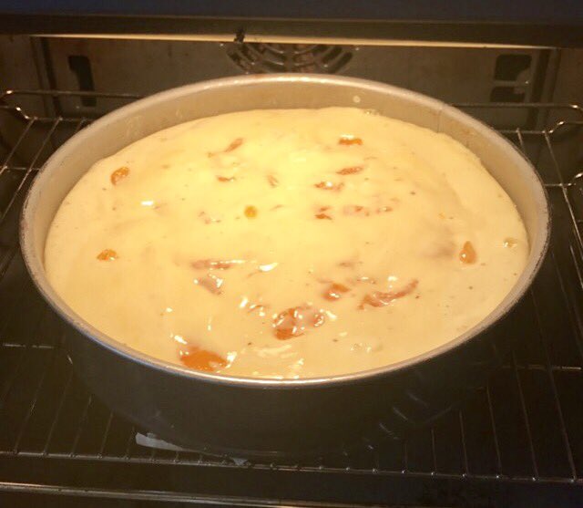 herfried03's tweet photo. Käsekuchen mit Mandarinen im Ofen! So muss das für mich - https://t.co/M38M3y2H9X