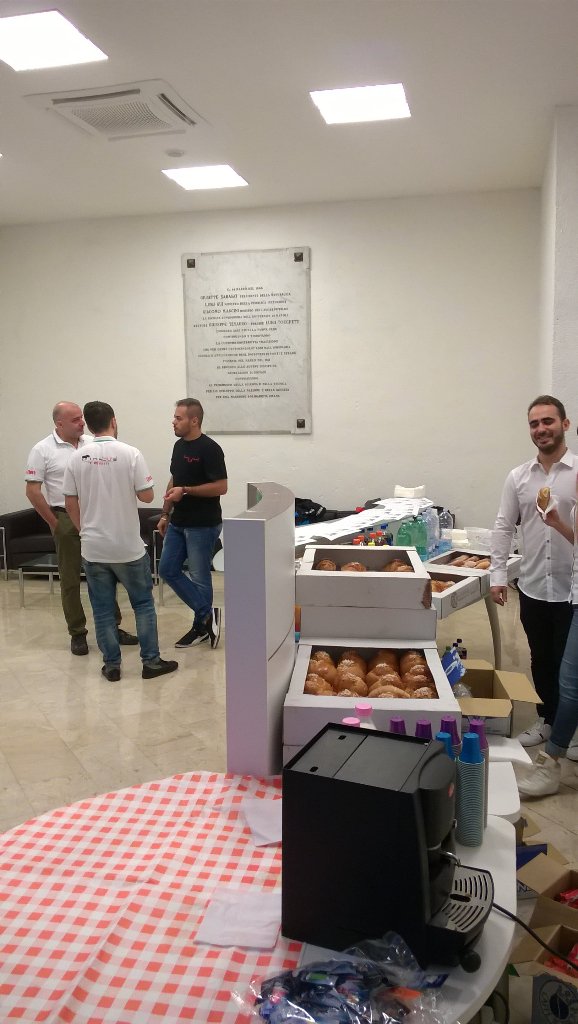 napoli_lug's tweet photo. Mangiamo qualcosa ? La colazione è servita #LDNA16 #NALUG #Linuxday16 #opensource #gnulinux #freesoftware https://t.co/sKJwilQcHD