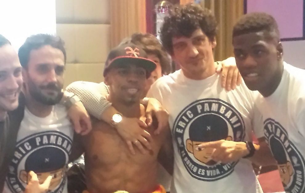 BoxeoTuEsquina's tweet photo. Eric @xageradoo Pambani nuevo campeón de España superpluma tras vencer al balear Santi Bustos. 

¡Enhorabuena!

#boxeoespaña https://t.co/kQuCm3pfUT
