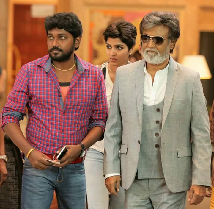 crazymedia4U's tweet photo. #Neruppuda #Nerunguda..!!
#How many likes for that guy near #KABALI https://t.co/OcboY6a21e