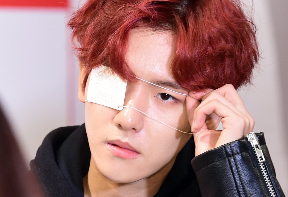 _eightdegree's tweet photo. "คิคิ แบคเป็นตากุ้งยิง ไม่หล่อเยย"
"เดี้ยวจะยิงใส่ตัวให้ล้อไม่ออกเลย" https://t.co/4esz2OHMuO