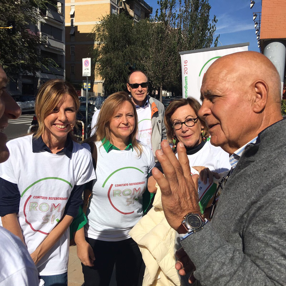 FabriziaGiulian's tweet photo. A Roma, incontri dialoghi scambi per spiegare le ragioni del si. #bastaunsi @PD_ROMA #romasi https://t.co/xbsNXKjfsV