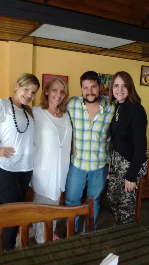 Compartiendo con los amigos de <a href="/QuoVadisViajes/">Quo Vadis Viajes</a> el famoso #EduardoMonroy y el invicto <a href="/markogranda/">markogranda</a> en el #OktoberfestColoniaTovar 2016.