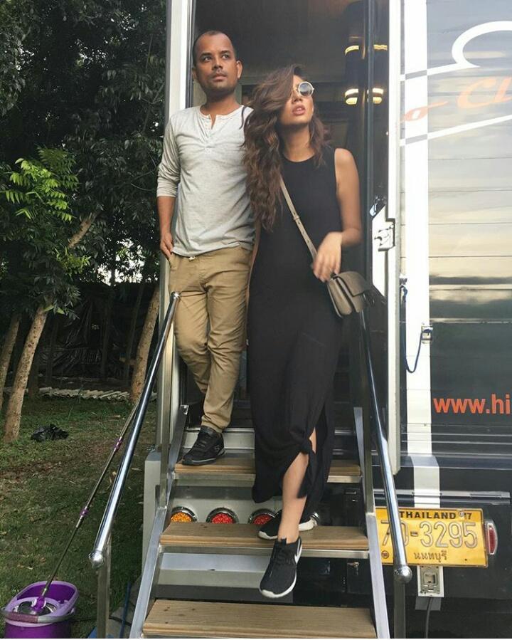Jannathocane777's tweet photo. @TheMahiraKhan with #adnanAnsari #bff #makeUpArtistOfMahiraKhan speechless beauty 😙 #mahirakhan #mahi #absolutegorgeous 😚😚❤❤😍😍 https://t.co/1FH8MLmNlC