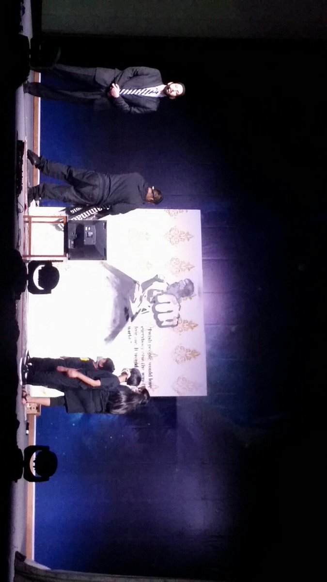 IlmArtsFestival's tweet photo. Closing act. We are simply moved. @omarsuleiman504 @aerosolali @IlmArtsFestival
#welovedhavingyou #empowertheummah #mindgames2016 #iafkl https://t.co/OWXTKhPYoe