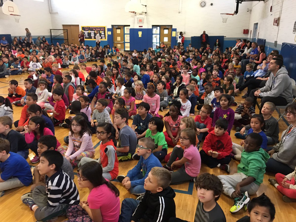 PrincipalPR735's tweet photo. Middleton School students learn how to 'Lend A Hand To Stop Bullying!' #stoptalkwalk #beanupstander @Skokie735 https://t.co/dF4AgR4V4V