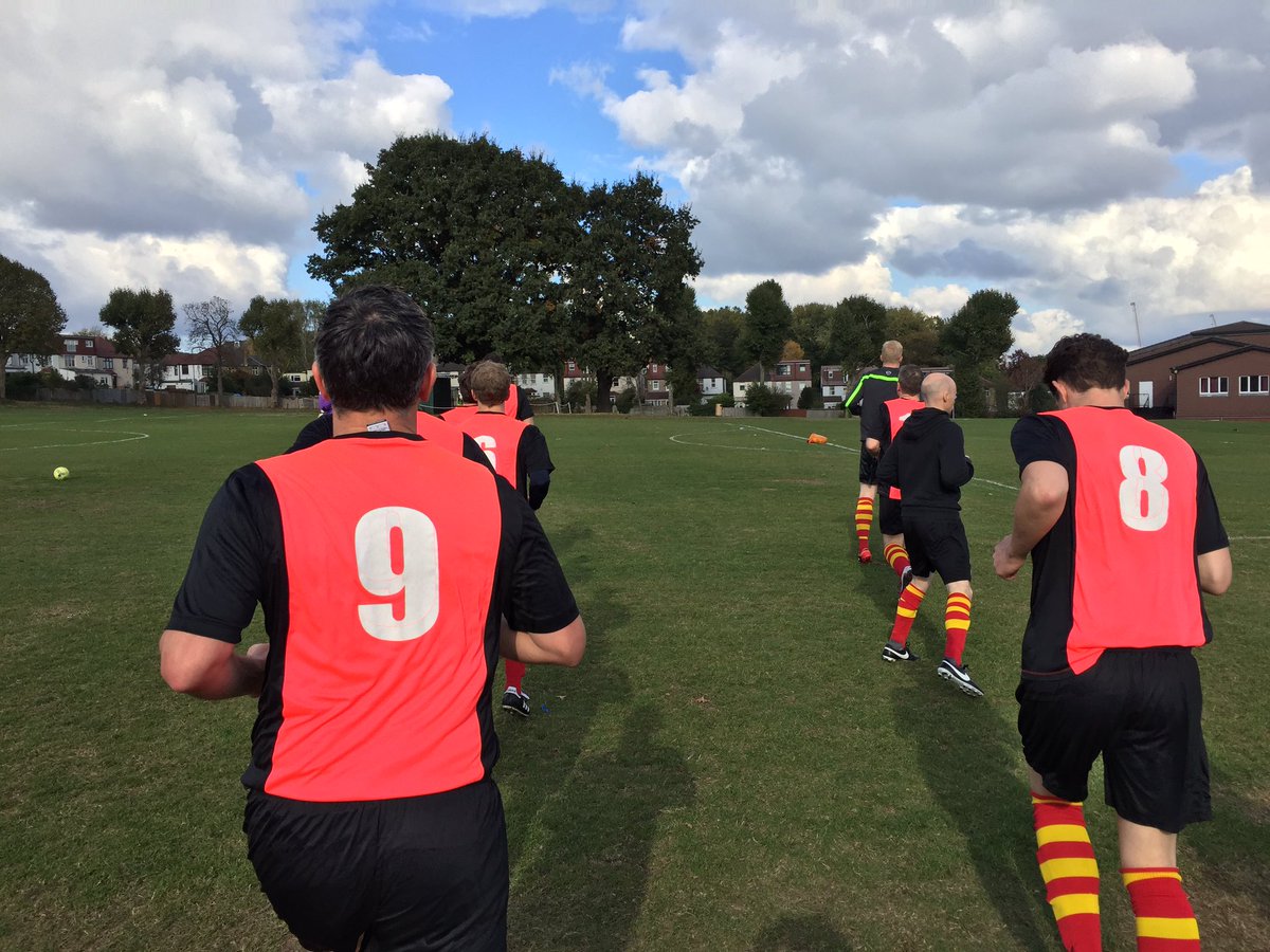 TootingBecFC's tweet photo. 5 mins to KO #beclegends https://t.co/hybkUk6w7k