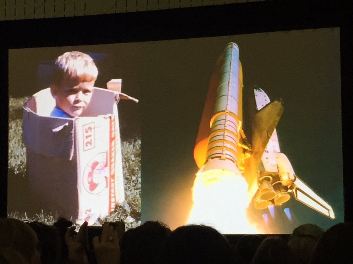 yellejo's tweet photo. L'impossible devient possible... vivre ses rêves selon Chris Hadfield  #EdInnovation2016 https://t.co/WbBC3GucOW