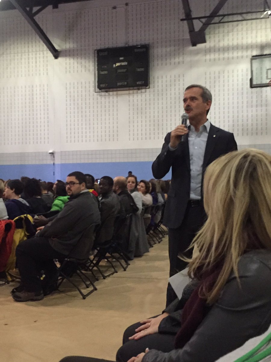 yellejo's tweet photo. L'impossible devient possible... vivre ses rêves selon Chris Hadfield  #EdInnovation2016 https://t.co/WbBC3GucOW