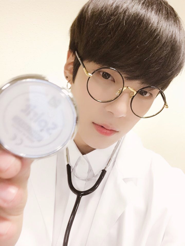 어제 의사 코스프레하고 팬싸인회 온 몬스타엑스 민혁 | 인스티즈