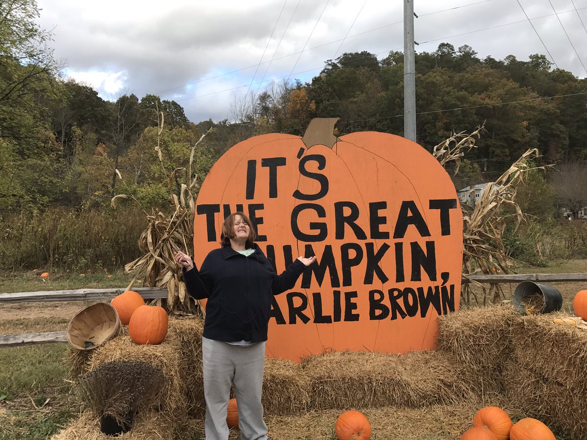 FitzreidNole's tweet photo. #SmokyMountainRailroad ππ What an awesome day!! #kickingautismsbutt HelenMarie loved the train!! πβ°π»β€οΈπ https://t.co/oZyHFno8zp