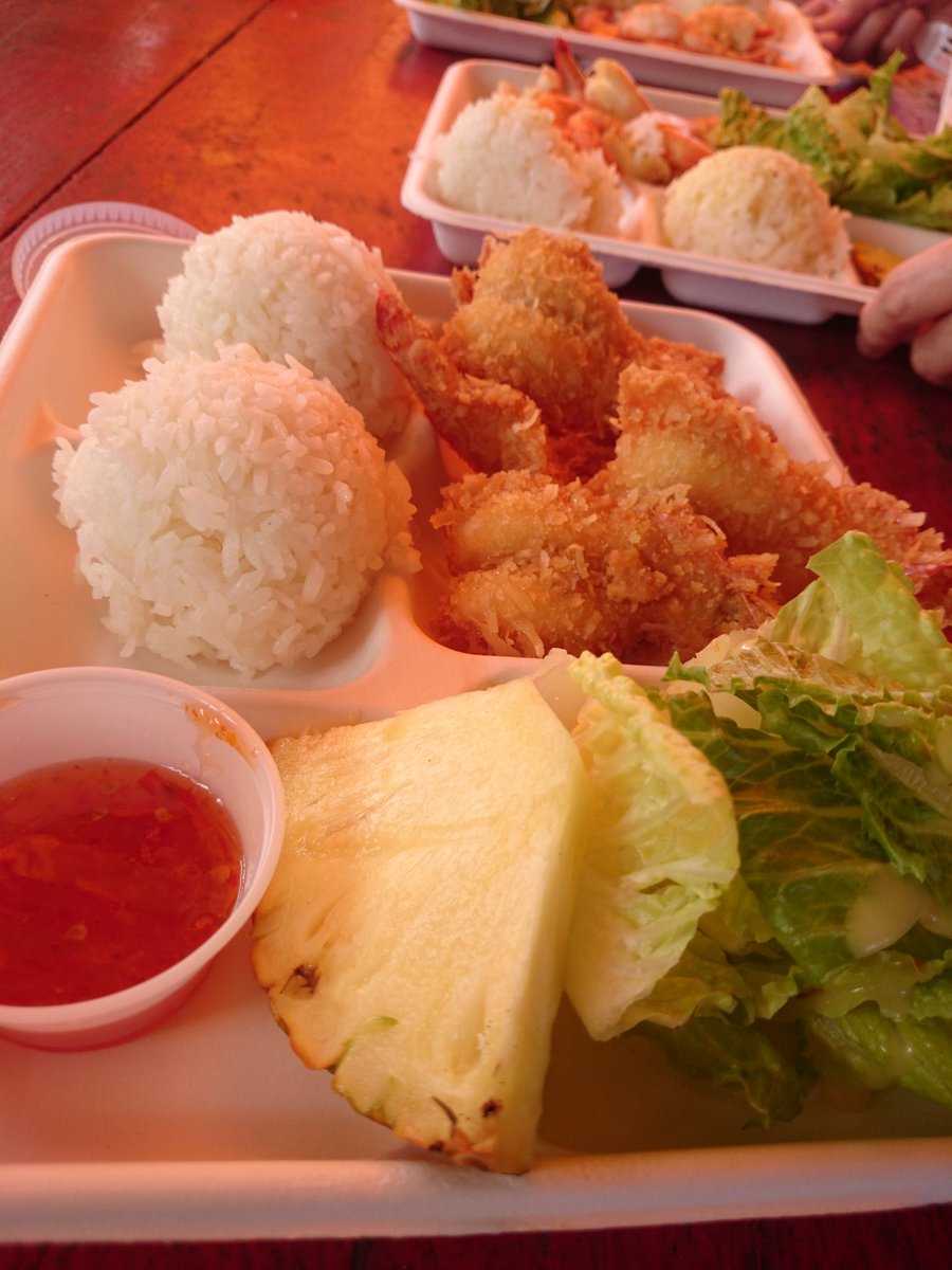 マロンチップ On Twitter フミズ カフク シュリンプ エビ屋台 ハワイの大人気店だよ 奥がガーリックシュリンプで手前がココナッツシュリンプだよ 一つ一つが大きくて身がプリっプリの食感が堪らなく美味しかった チリソースに付けるとピリ辛さで美味しさ倍増