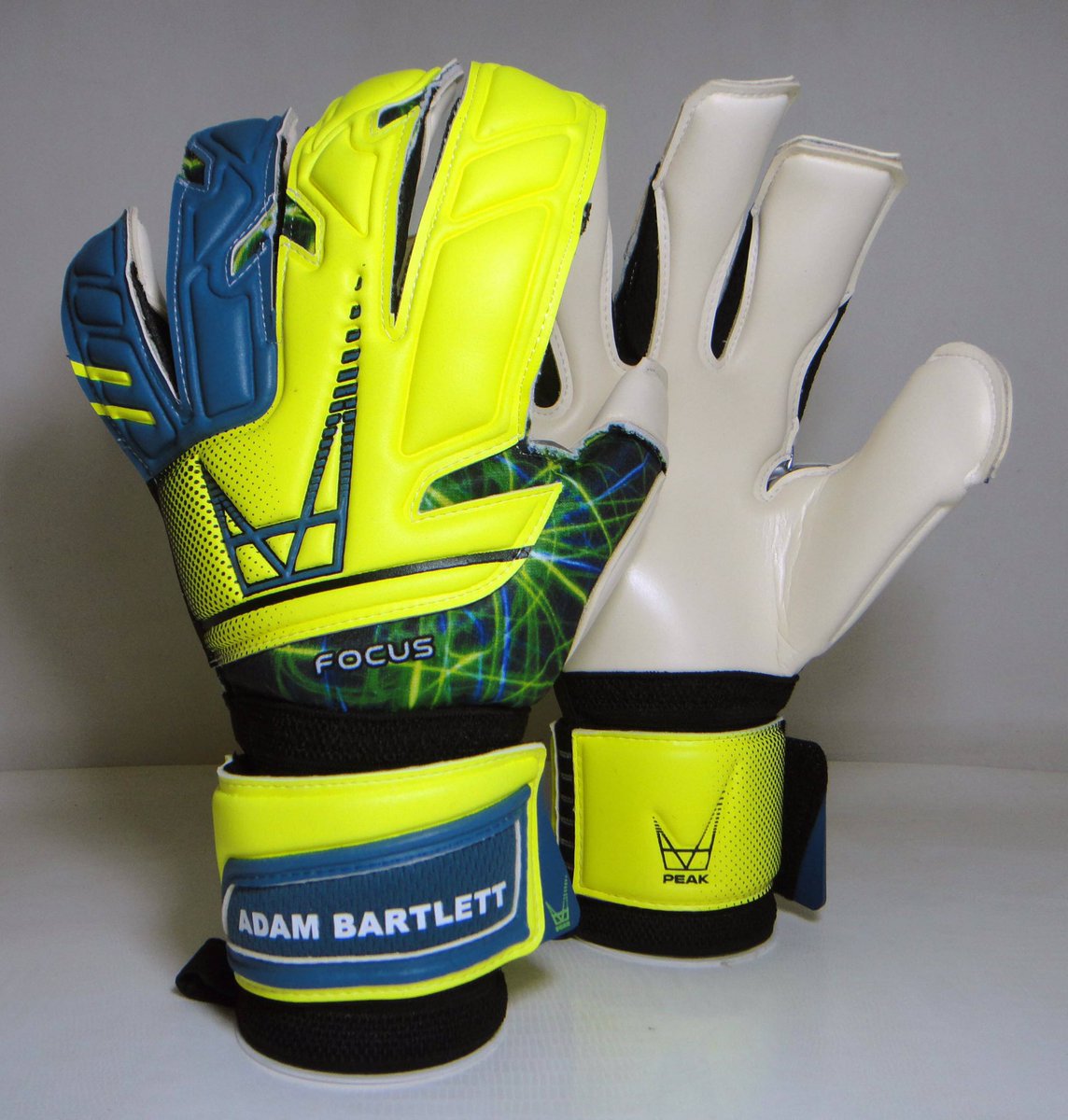 peak gk gloves