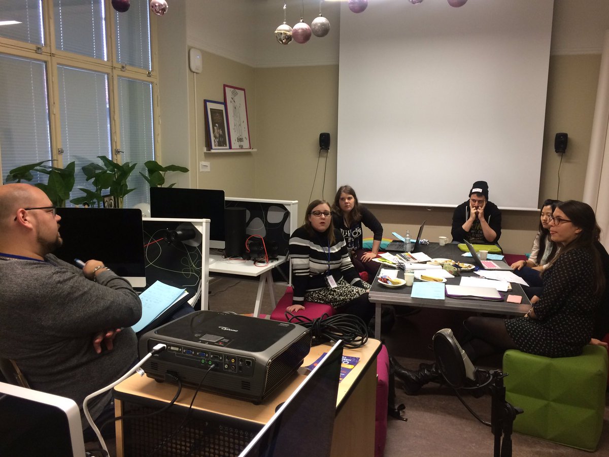 SomeJamFi's tweet photo. Now mentors are offering advice on the idea of the team 'Tampere Quest'! #somejamtampere #somejamfi #youthwork #tamperequest https://t.co/KPCAReRpRk