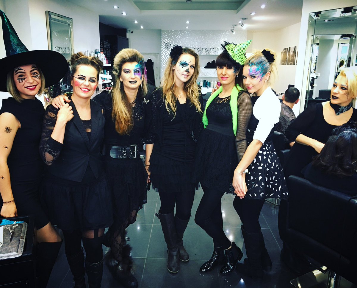 RobBiddulph's tweet photo. Popped in to my hairdresser for a quick shape-up and Halloween has come a week early! #maxsfoundation https://t.co/Syb0Gz0mZU