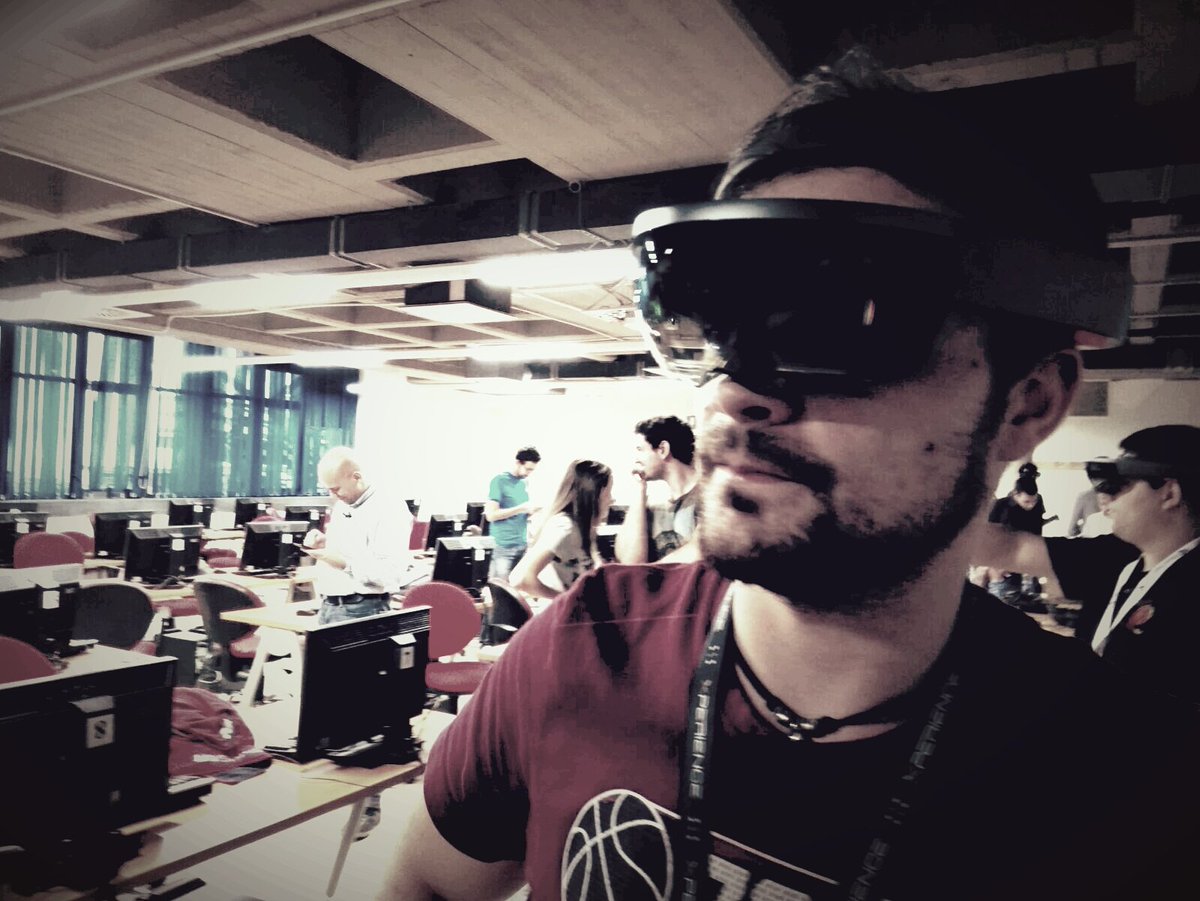 orangedevitaly's tweet photo. #EtnaDev #HoloLens #MixedReality @HoloLensDevelop https://t.co/Hawhmqg5MW