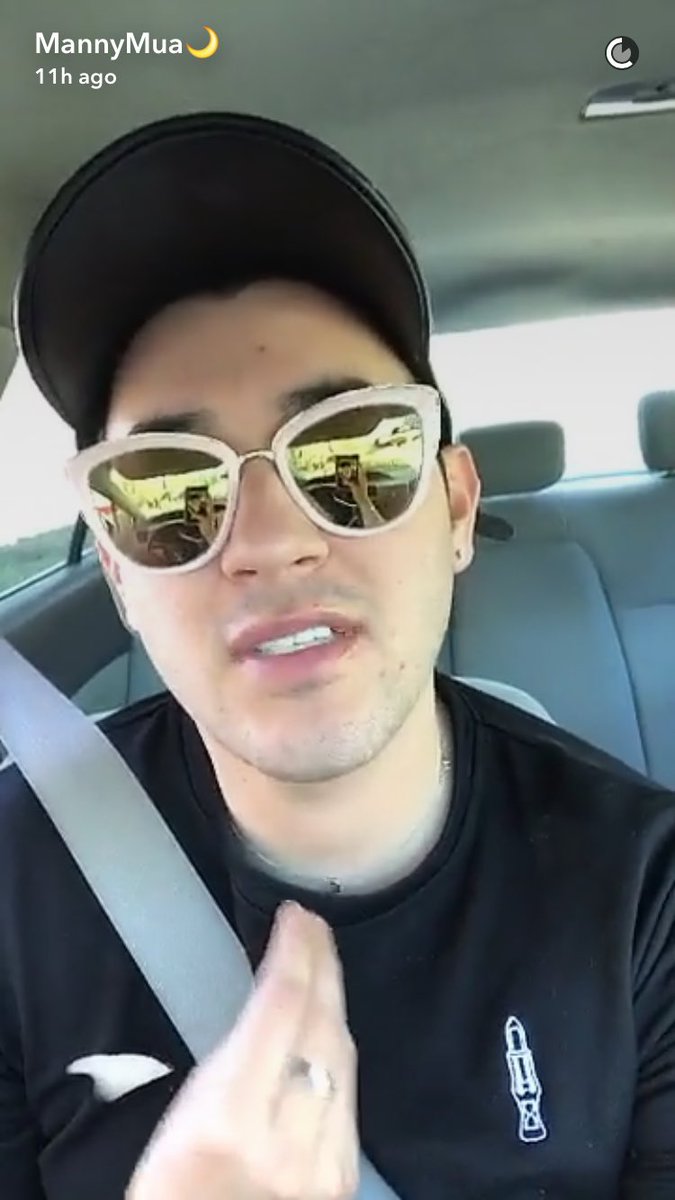 HeyItsEbonyRose's tweet photo. @MannyMua733 WHAT SUNGLASSES ARE THESE?! Bc I'm pree sure I got these the other day AND IM LOWKEY EXCITED IF WE'RE TWINNING https://t.co/tAJzuVGJVz