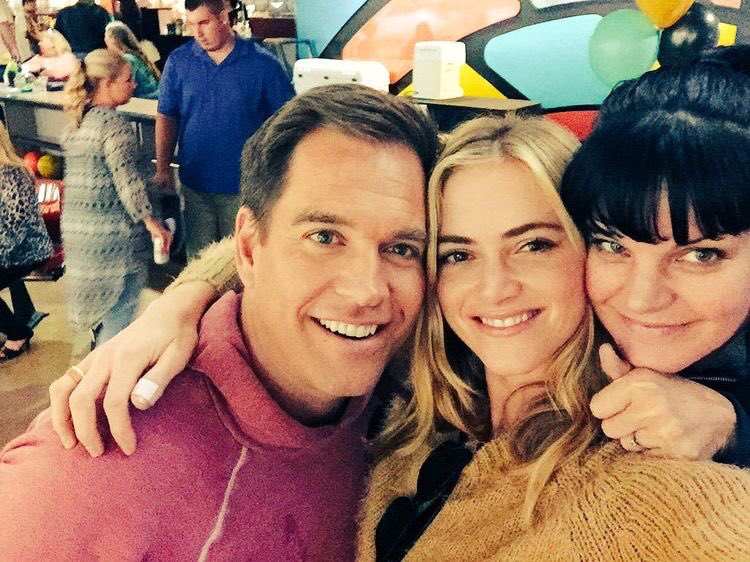 foufie13's tweet photo. #nciscast #emilywickersham #seanmurray #michealweatherly #pauleyperette #rockycarroll https://t.co/IKRyfrrQH4