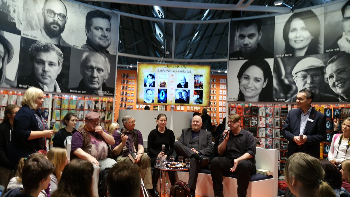 schriftart's tweet photo. Jetzt: Fantasy-Frühstück am @KnaurVerlag-Stand mit Fragen an @markus_heitz @julestrel und @IvoPala https://t.co/aWdHQW3PVu