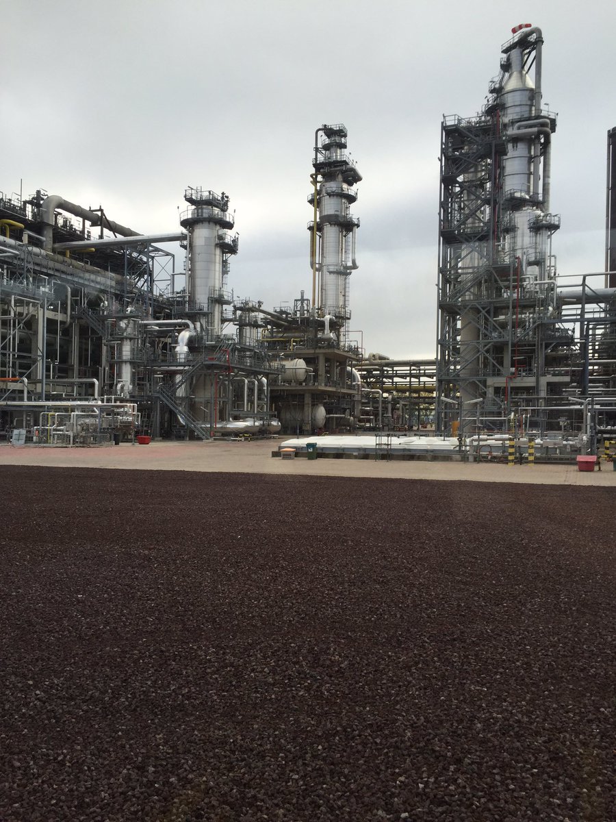 JamaicaVink's tweet image. Vandaag bij open dag #shellmoerdijk. Rondleiding per bus over het terrein. Hier was in 2014 de brand.