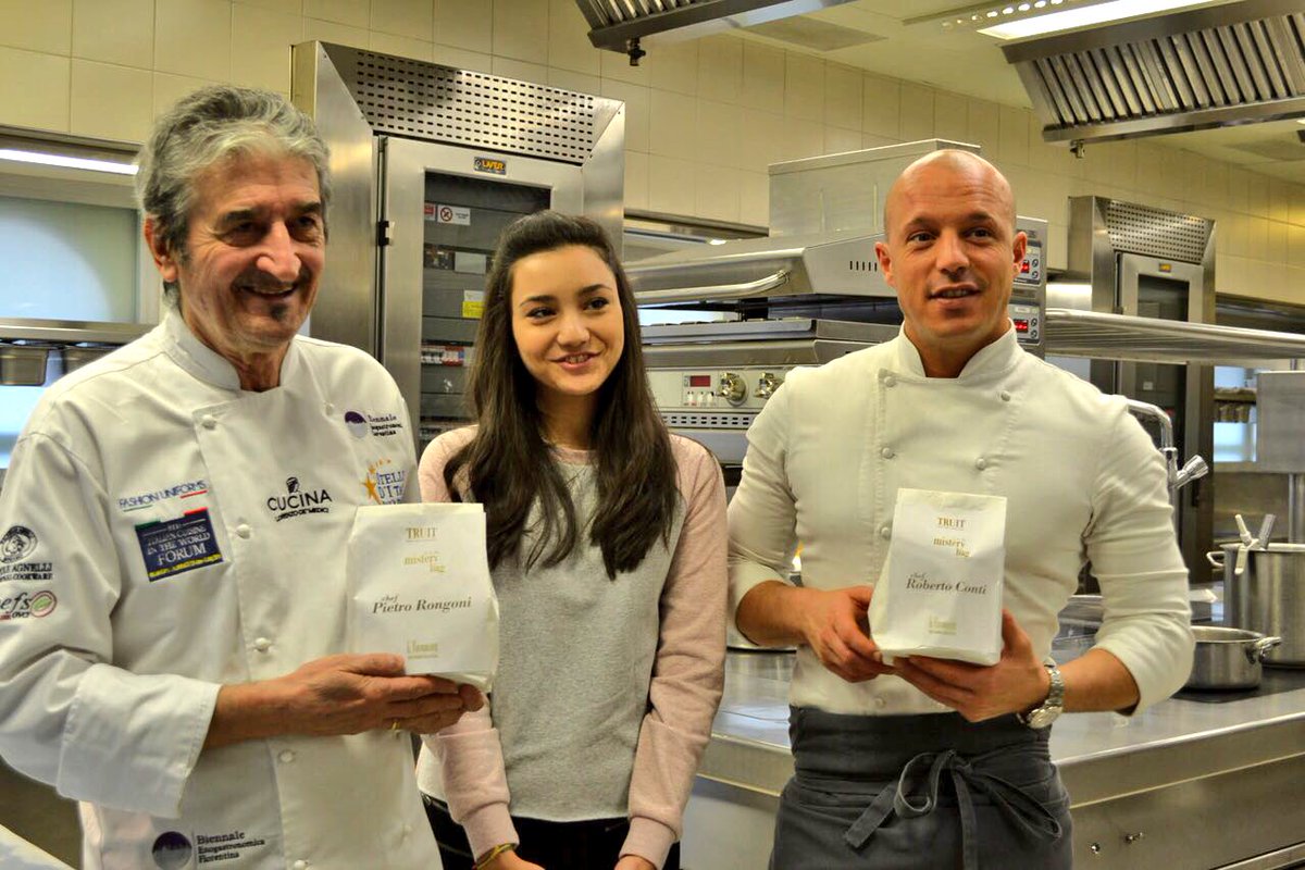 Oggi con lo <a href="/Chef_Conti/">Roberto Conti</a> e lo Chef Pietro Rongoni per una cooking lesson con ingredienti a sorpresa. Cosa prepareranno?
#trussardiallascala