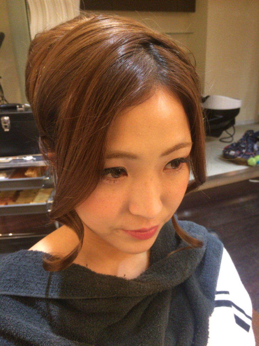 デザイニングヘアーニフティ Niftyでは今成人式に向けてのメイク ヘアセットのレッスンを行なっています 今年も残り2ヶ月になりました T Co 2chz8wrlqx Niftyhair 熊本市 美容室 成人式 メイク ヘアセット 着付け T Co