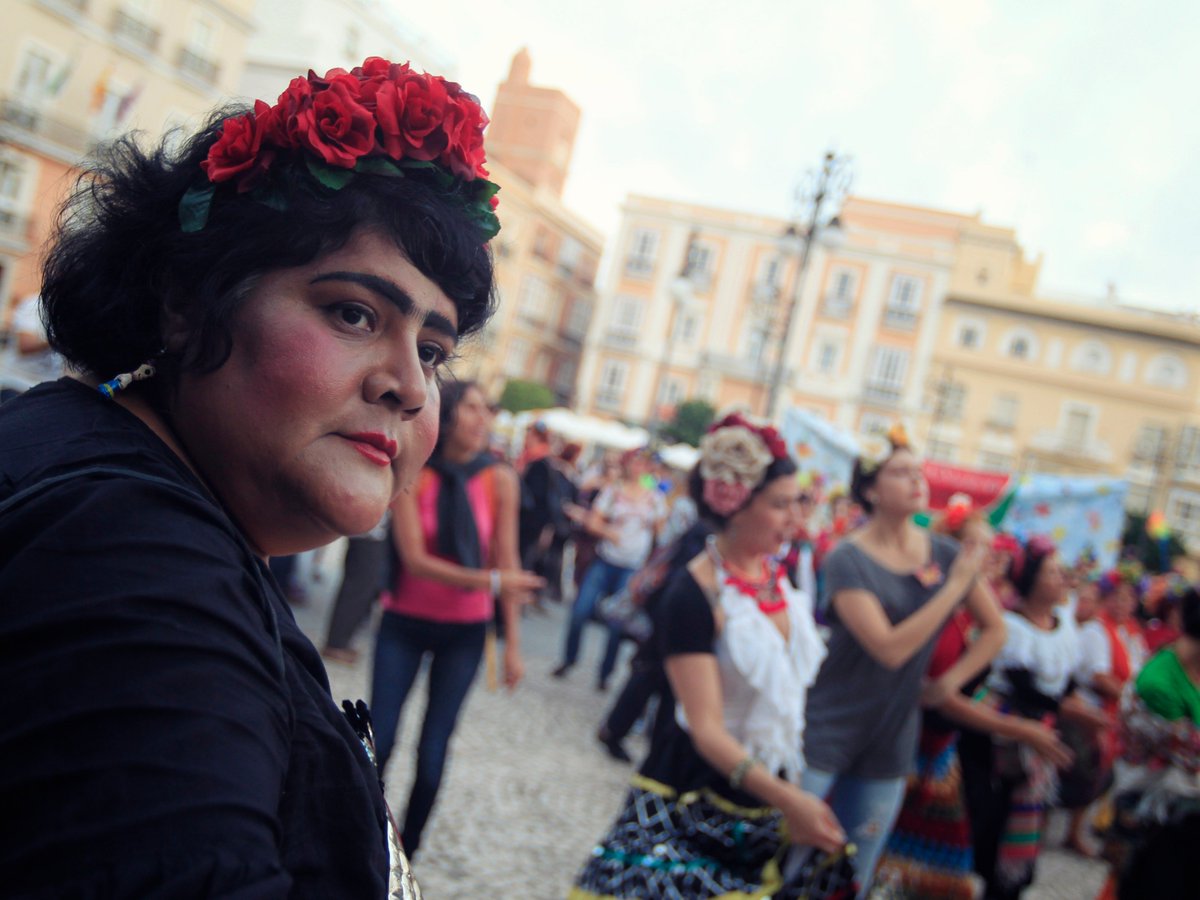 FITdeCadiz's tweet photo. FOTOS: La Revolución de las Mariposas 'Yo también soy Frida'. #Performance #Teatro #Cádiz https://t.co/OI3TCbGaFz