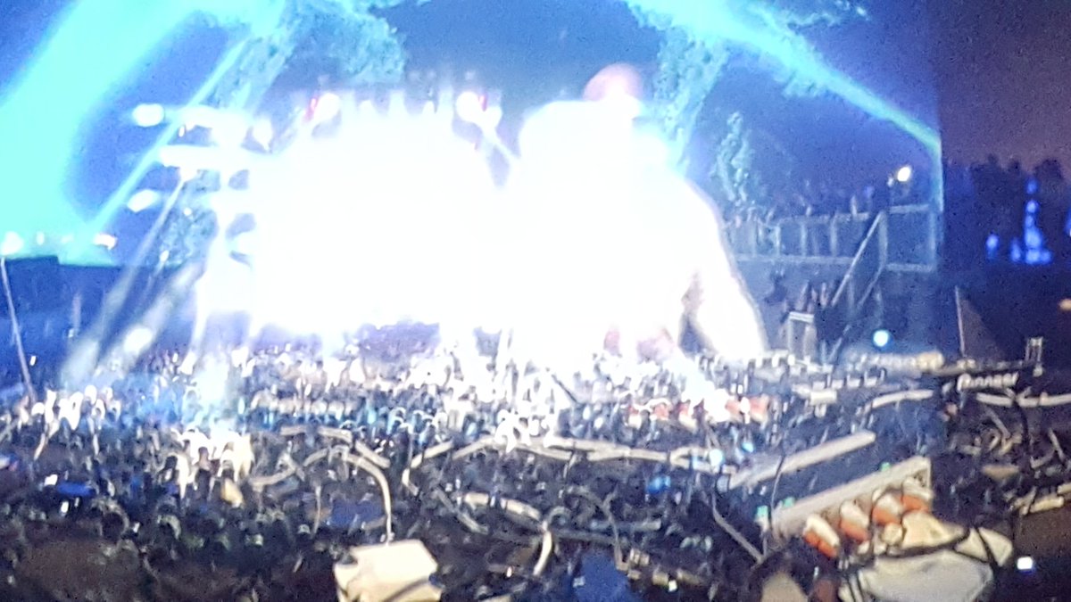 sharonf37's tweet photo. #cinemarave #space27 @WhiteIslandFilm @Carl_Cox #spaceclosing https://t.co/zoRpwxe97r
