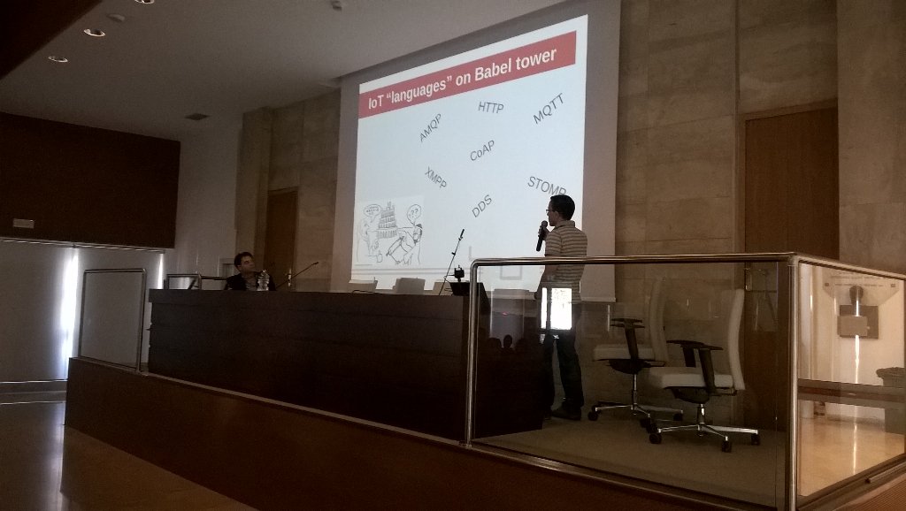 napoli_lug's tweet photo. Paolo patierno la babele dell' #IoT #LDNA16 #NALUG #linuxday16 #gnulinx #opensource #freesoftware https://t.co/wxL2KNPysD