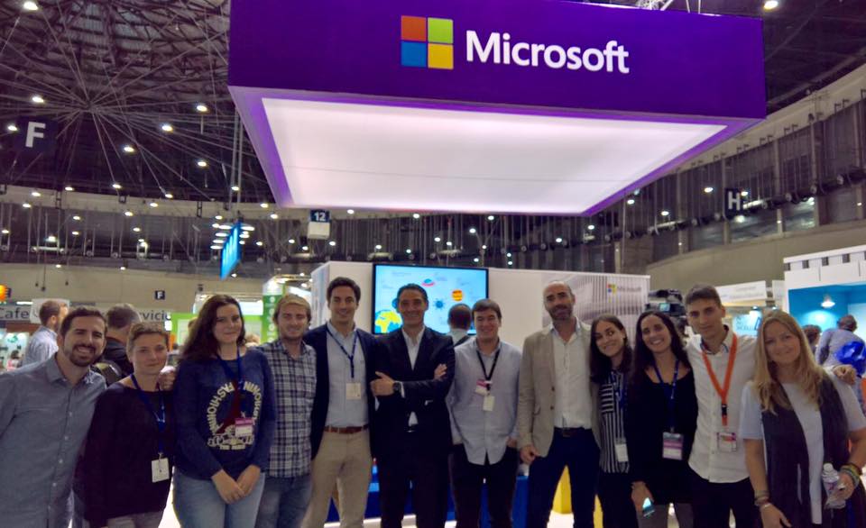 MicrosoftEduEsp's tweet photo. Desde @MicrosoftES queremos agradecer a aquellos que nos han visitado en #SIMOEDU16 y a los que nos han ayudado a seguir mejorando. Gracias. https://t.co/Bx2uGRtc7f