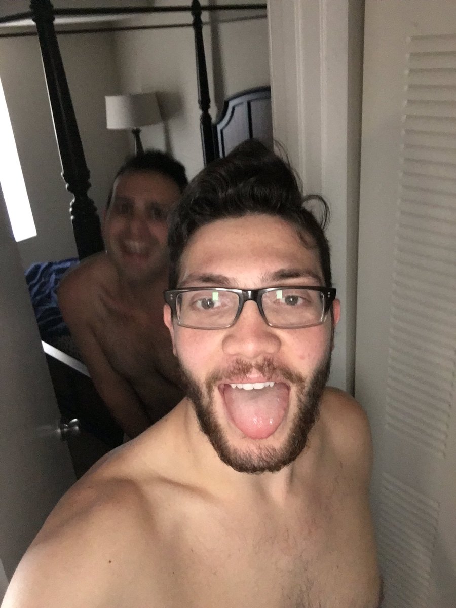 final_gay's tweet photo. This mofo forced me out of bed today #HowIStartMyMorning https://t.co/yj1pwIy1Yy