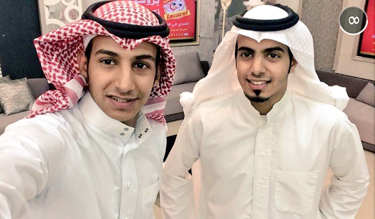 haithamalabdull's tweet photo. في يوم من الأيام زرتني وانت سعيد وانا بين أسوار قرية #زد_رصيدك ..
وها أنا أزورك وأنا حزين لفراقك بين أسوار مقبرة #تبوك 💔
رحمك الله ياحبيبي 😭 https://t.co/WplIIwgWtP