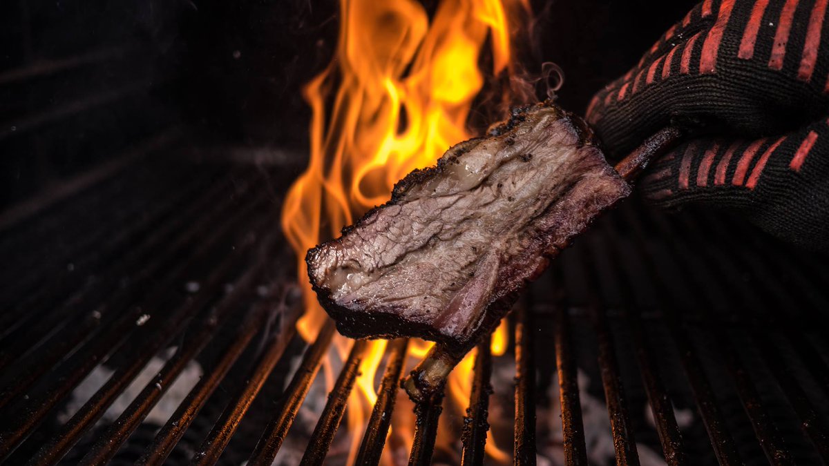BarknRender's tweet photo. There's no smoke without a whole lot of fire π₯
#BarknRender #slowcooked #smoked #barbecue https://t.co/PufHfZNhdV