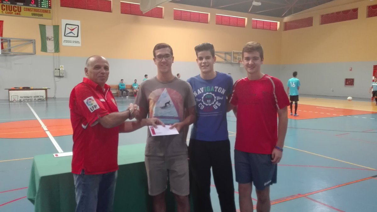 usevillista's tweet photo. Curtidos Cabezas. Equipo agraciado en el sorteo de una equipación entre todos los participantes https://t.co/yASAJHFgcH