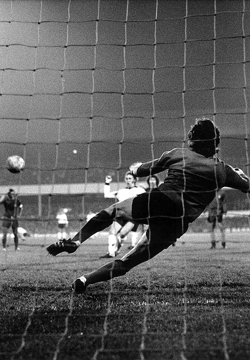 ON THIS DAY: #DCFC defeated <a href="/realmadrid/">Real Madrid C.F.</a> 4-1 at the Baseball Ground in 1975, what a night this was: ow.ly/xpVi305qB5d 🐑